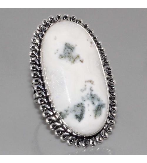 Крупное кольцо в винтажном стиле с белым дендроопалом 19р